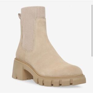 Steve Madden Hayle platform Chelsea boot, size 6.5 brand new, never worn.